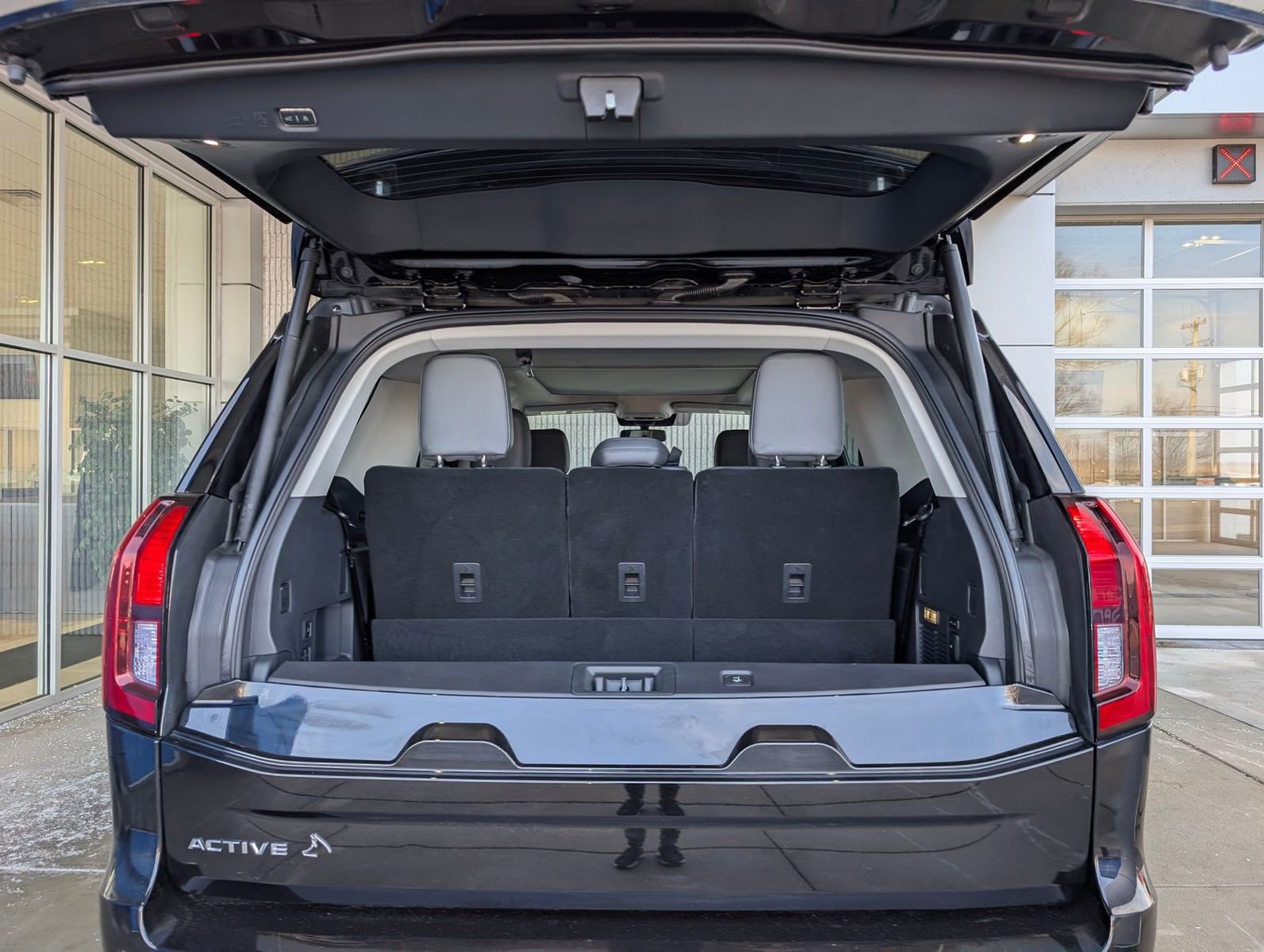 Used 2025 Ford Expedition Active image 34