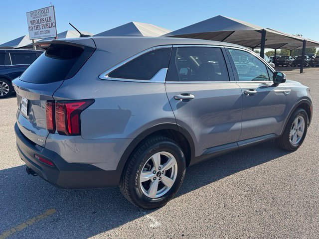 Used 2023 Kia Sorento LX AWD/4WD image 6