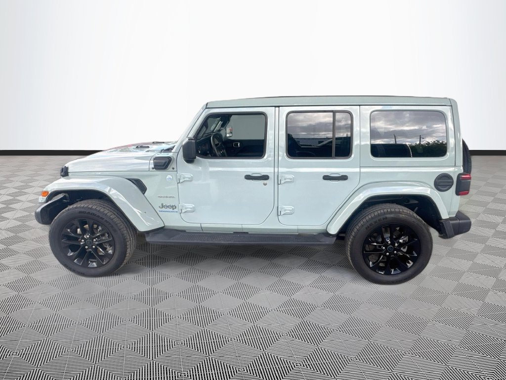 Used 2024 Jeep Wrangler Unlimited Sahara w/ Technology Group AWD/4WD image 9