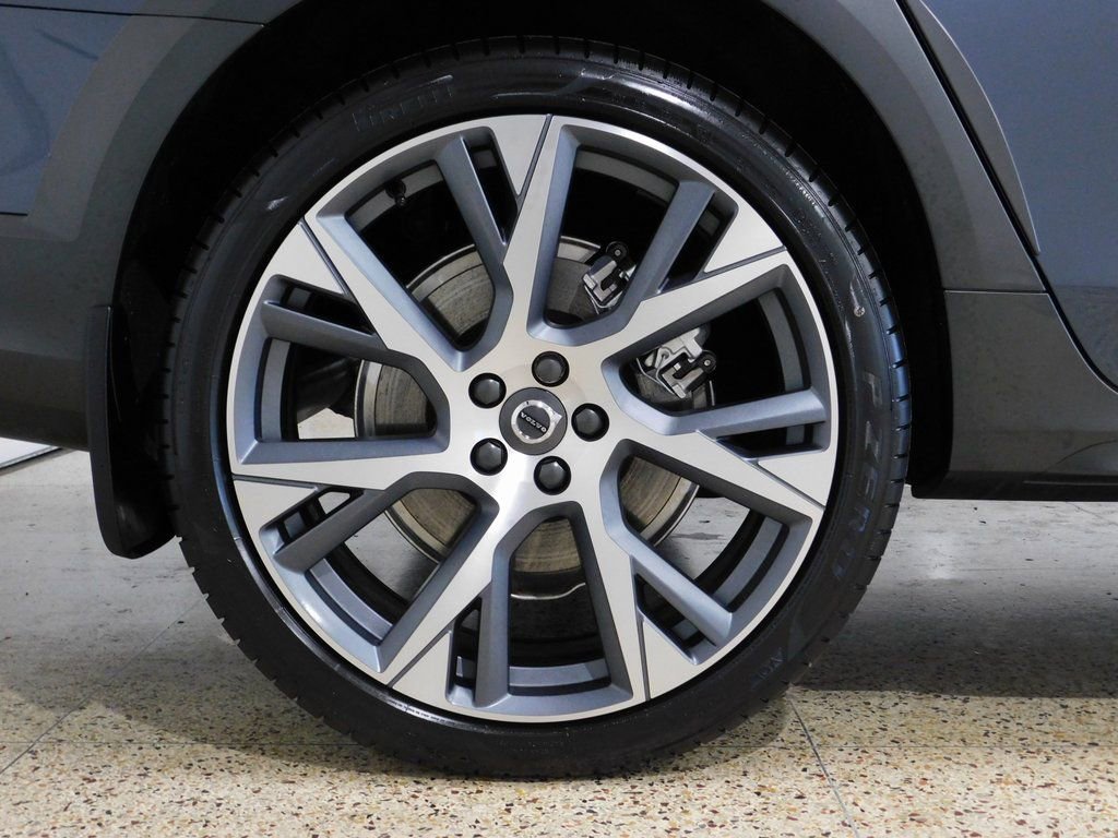 Used 2026 Volvo V90 B6 Cross Country Ultra image 98