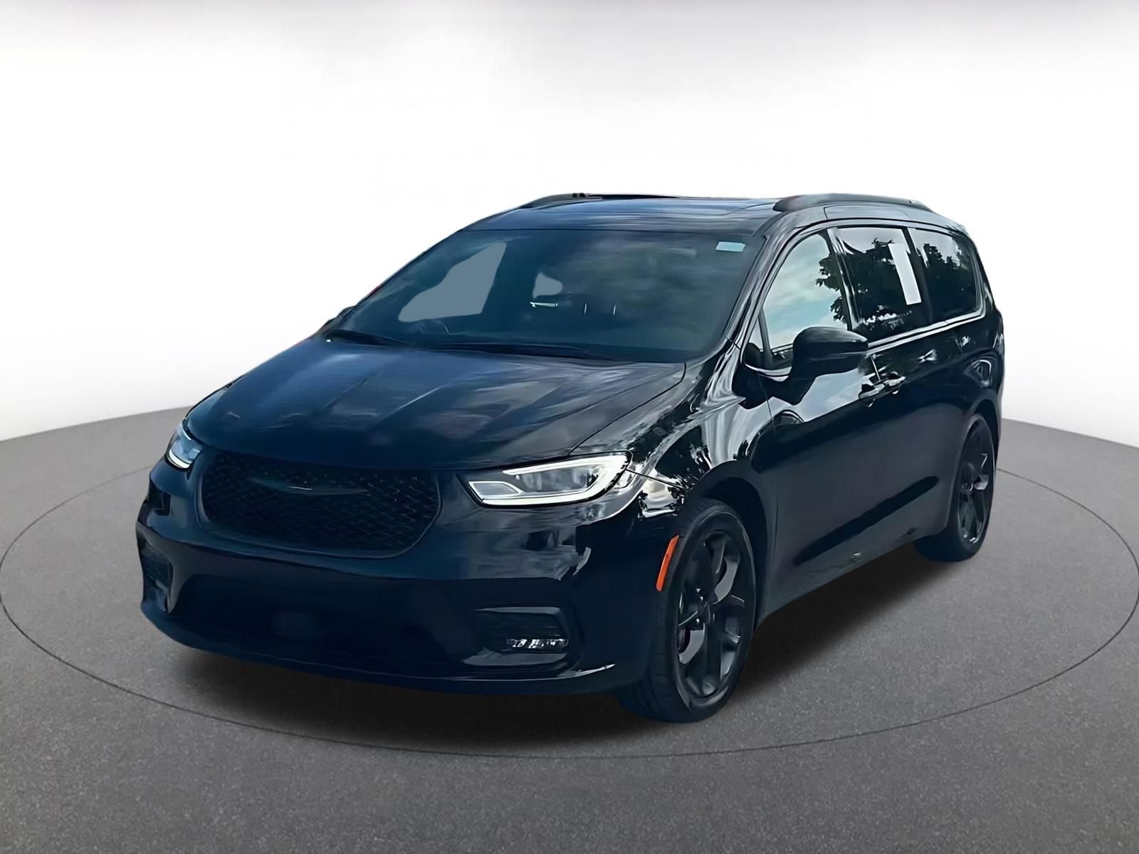 Used 2025 Chrysler Pacifica Limited FWD image 6