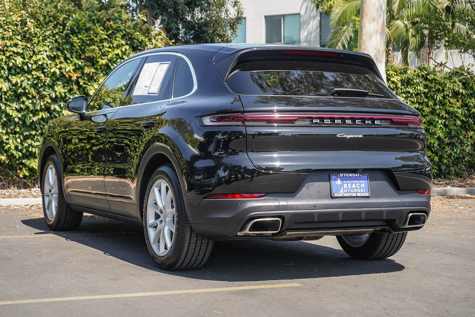 Used 2024 Porsche Cayenne AWD/4WD image 4