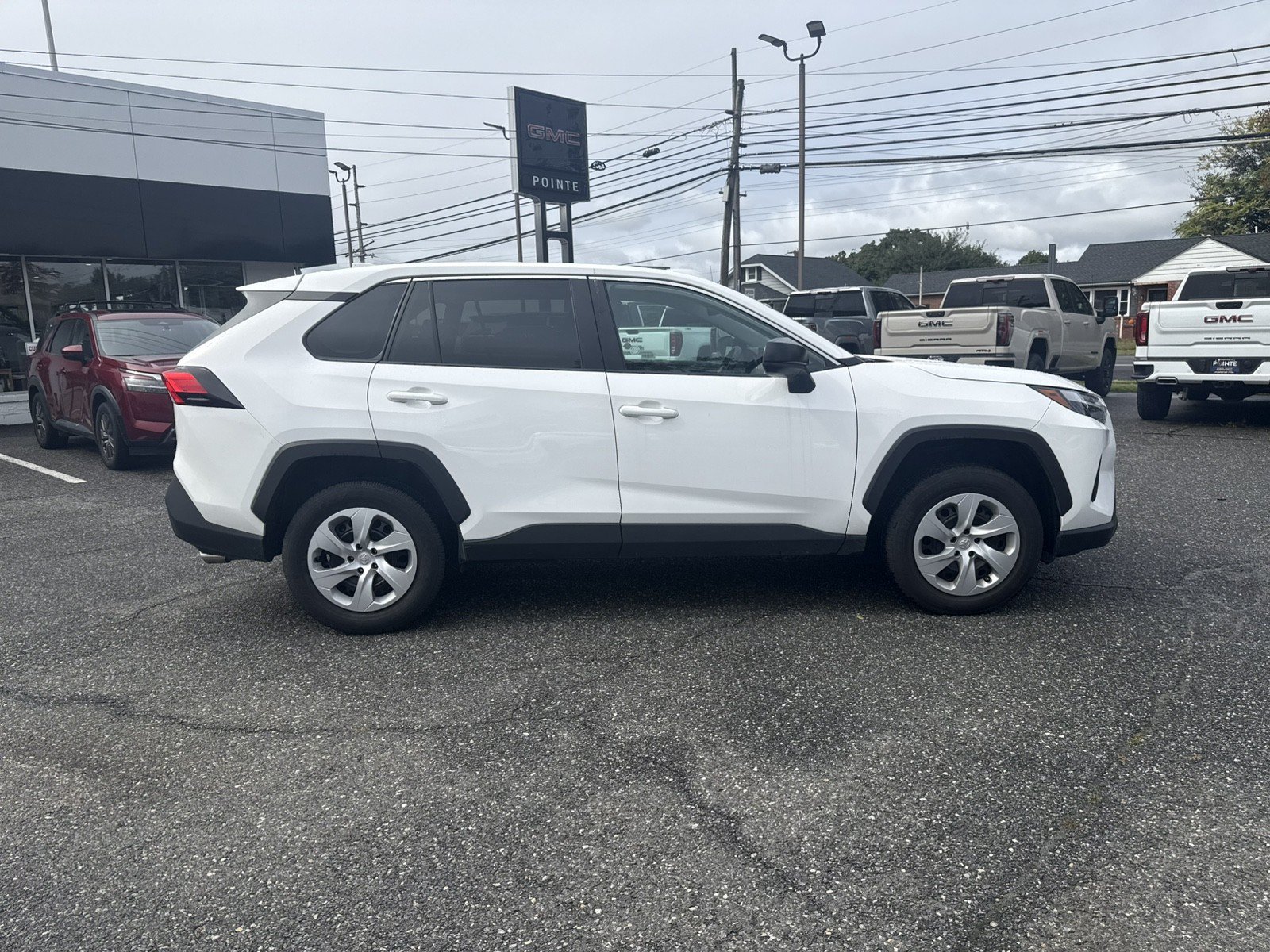Used 2025 Toyota RAV4 LE AWD/4WD image 2