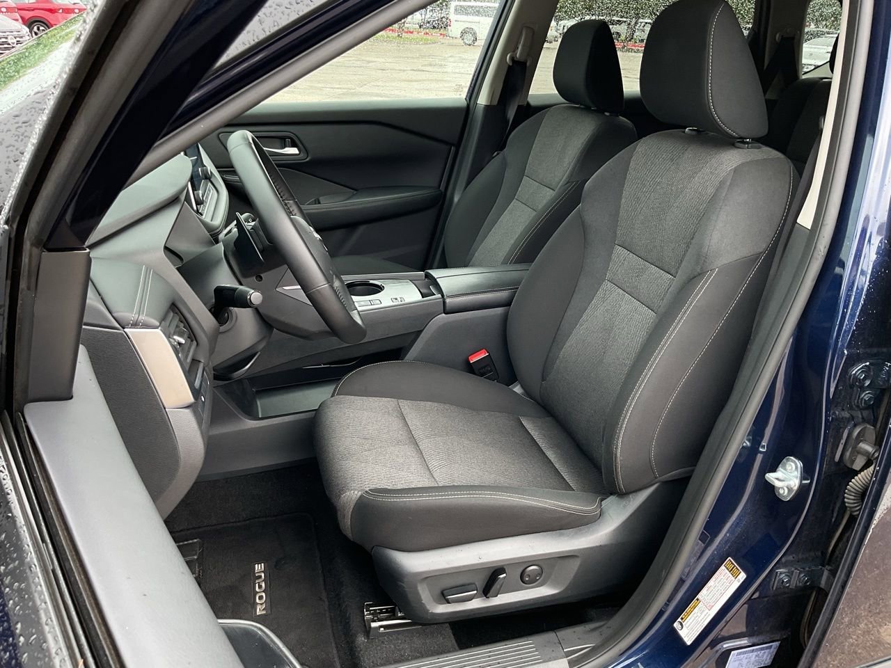 Used 2025 Nissan Rogue SV FWD image 14