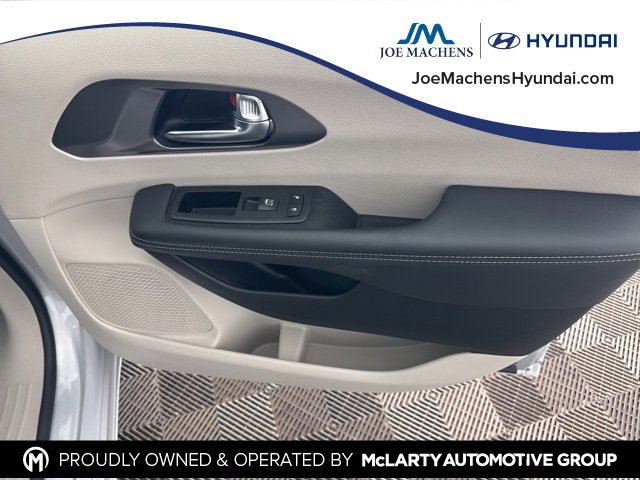 Used 2024 Chrysler Pacifica Touring-L image 22