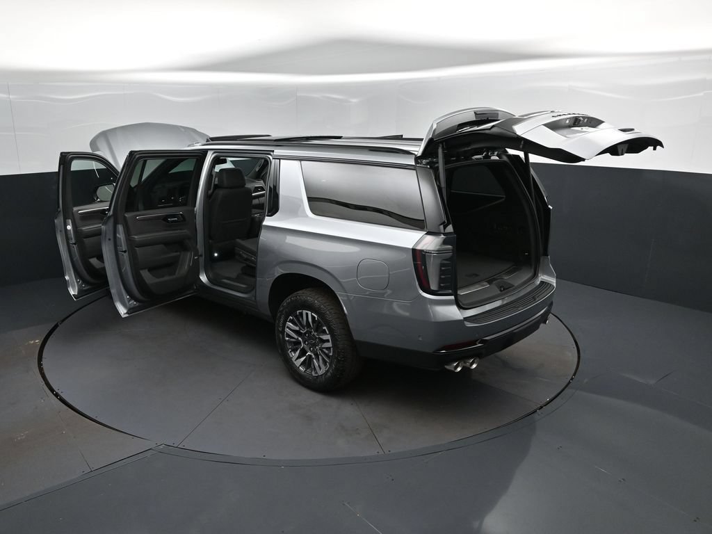 New 2026 Chevrolet Suburban Z71 w/ Comfort Package AWD/4WD image 2