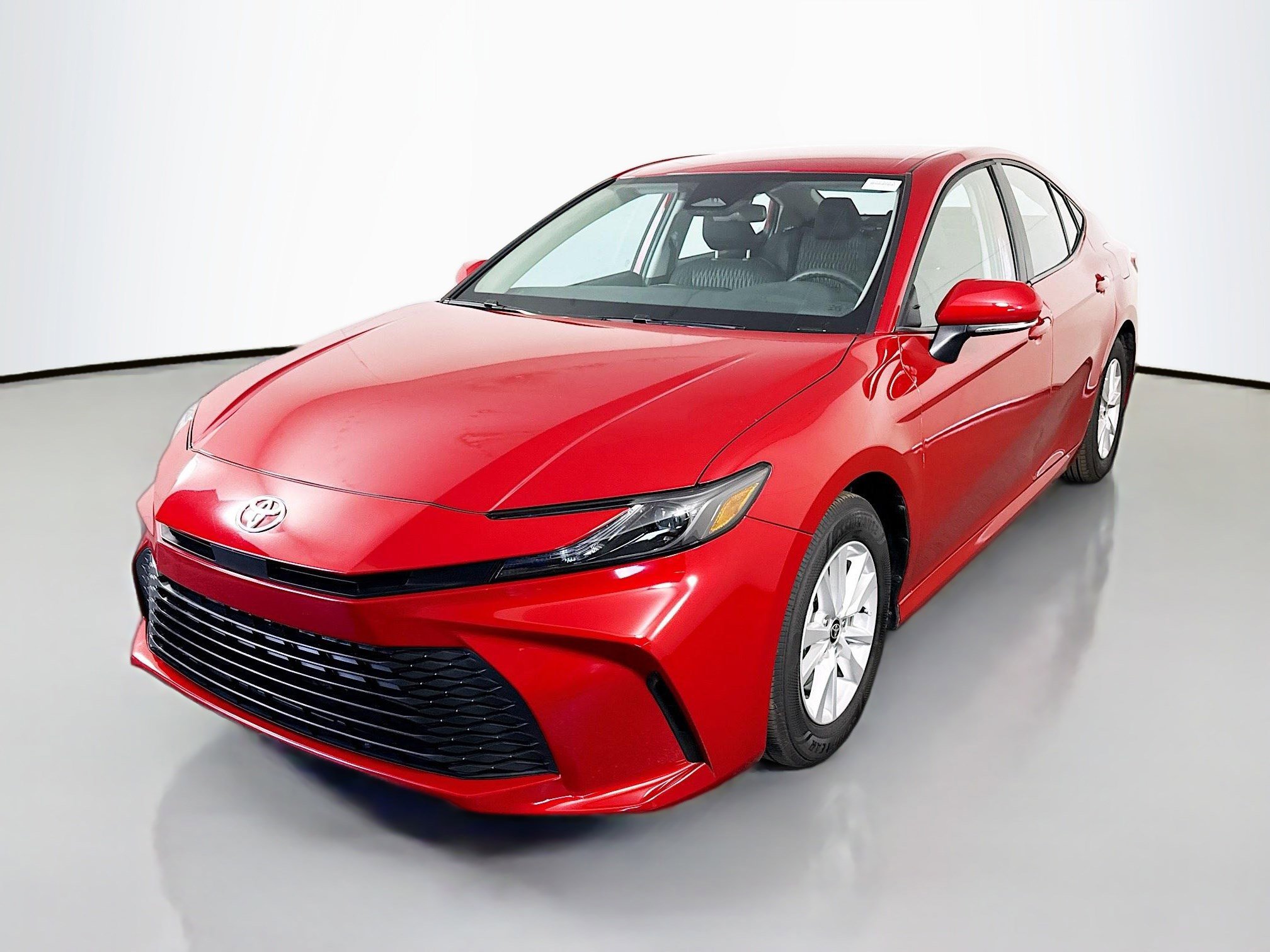 Used 2025 Toyota Camry LE image 4