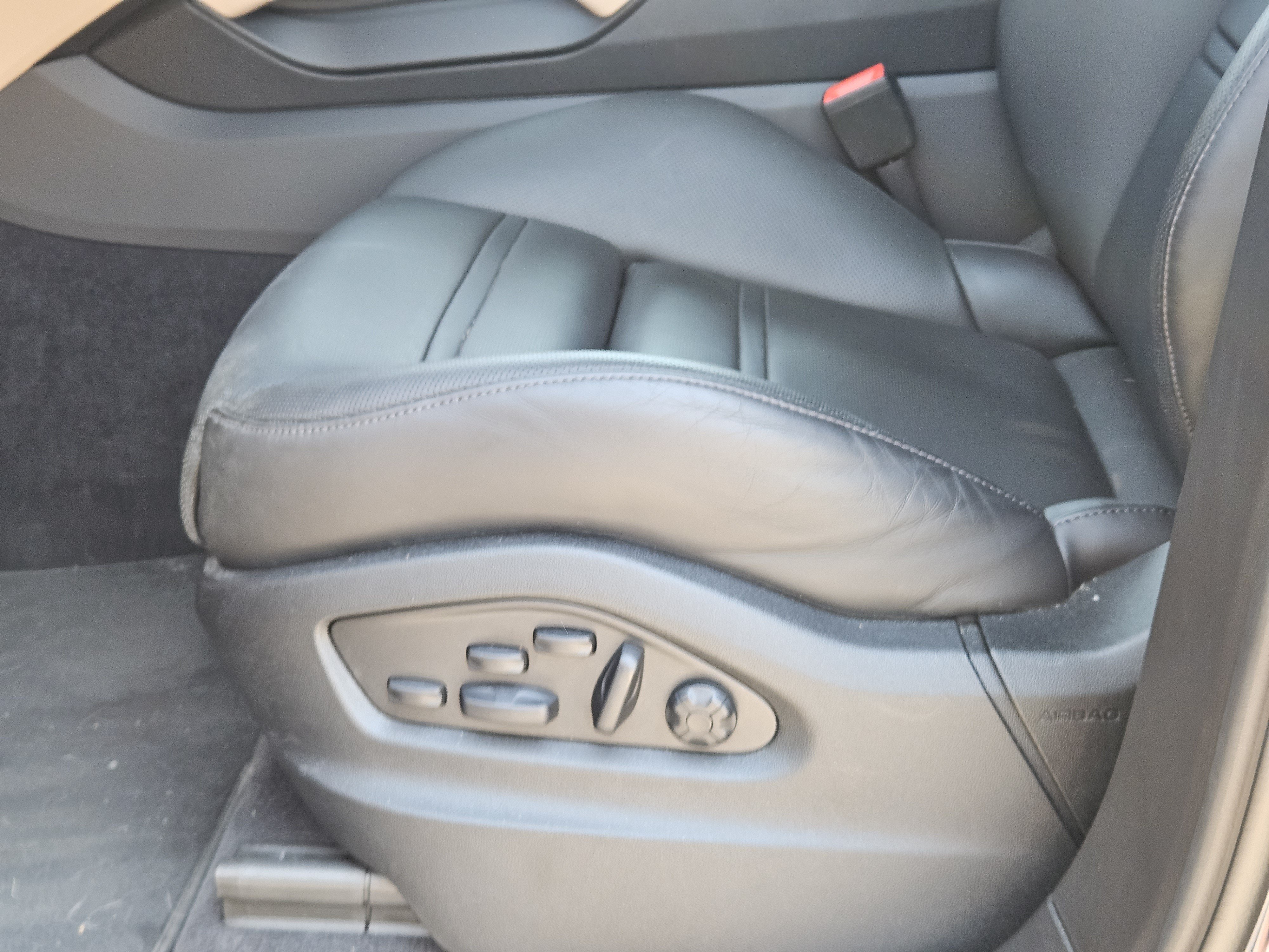 Certified 2024 Porsche Cayenne AWD/4WD image 23