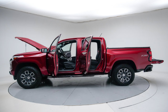 Used 2024 Chevrolet Colorado Z71 w/ Z71 Convenience Package 2 AWD/4WD image 19
