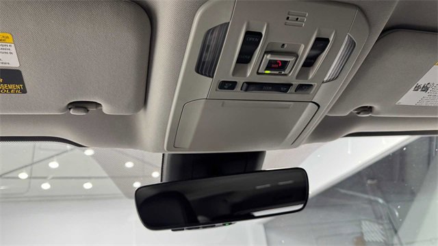 Used 2020 Toyota Highlander XLE image 28