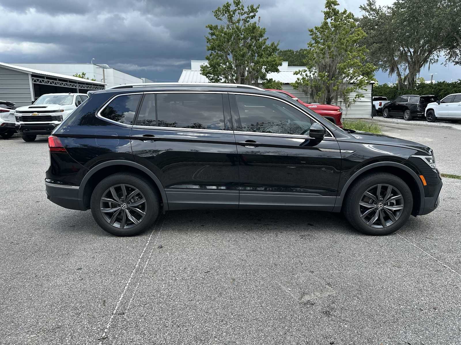 Used 2023 Volkswagen Tiguan SE FWD image 7