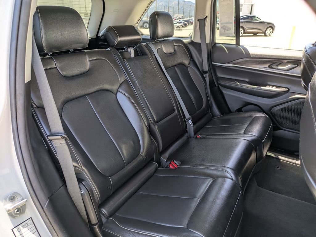Used 2023 Jeep Grand Cherokee Limited AWD/4WD image 27