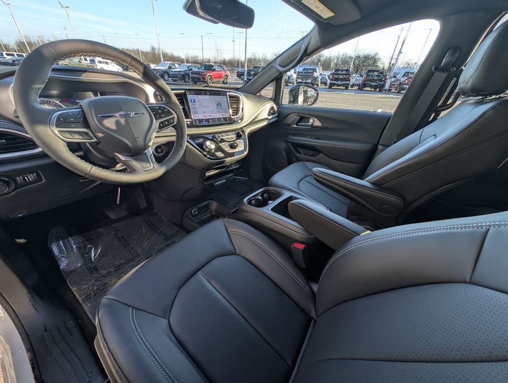 New 2026 Chrysler Pacifica Select image 2