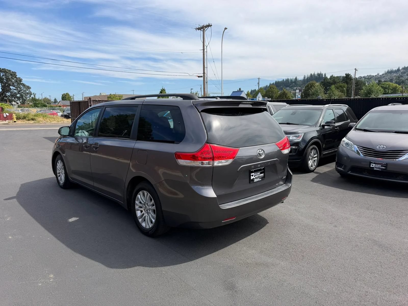 Used 2013 Toyota Sienna XLE FWD image 6