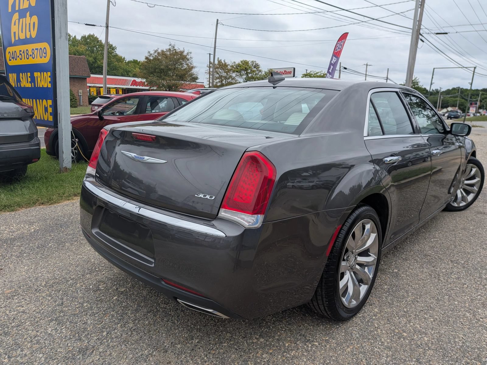 Used 2019 Chrysler 300 Limited RWD image 4