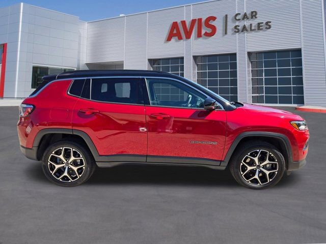 Used 2025 Jeep Compass Limited image 5