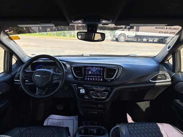 Used 2018 Chrysler Pacifica Touring Plus w/ S Appearance Package FWD image 15