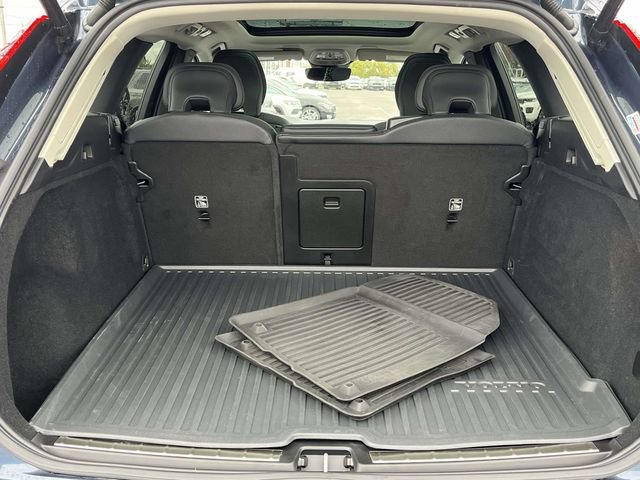 Used 2024 Volvo XC60 B5 Plus w/ Protection Package Premier image 19