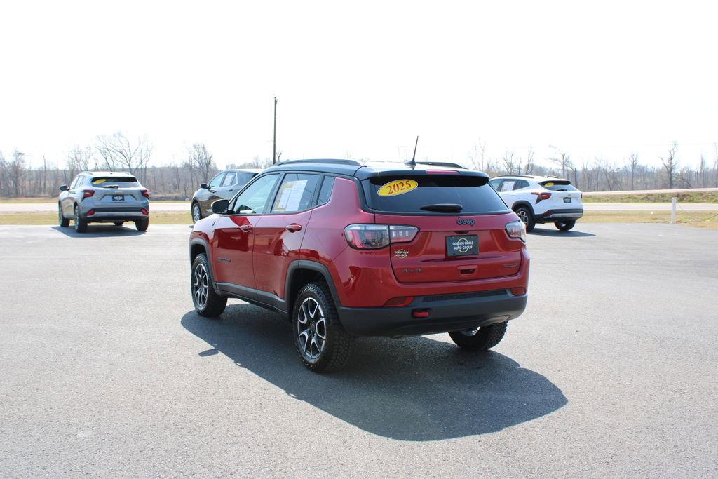 Used 2025 Jeep Compass Trailhawk AWD/4WD image 7
