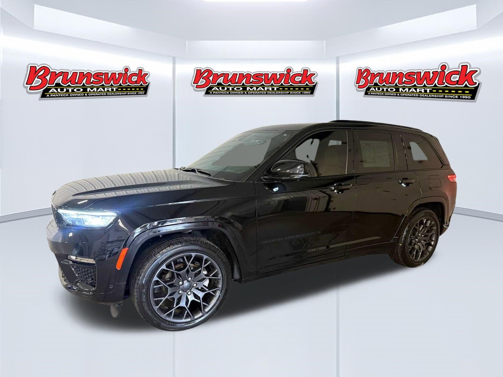 Certified 2024 Jeep Grand Cherokee Summit AWD/4WD image 2