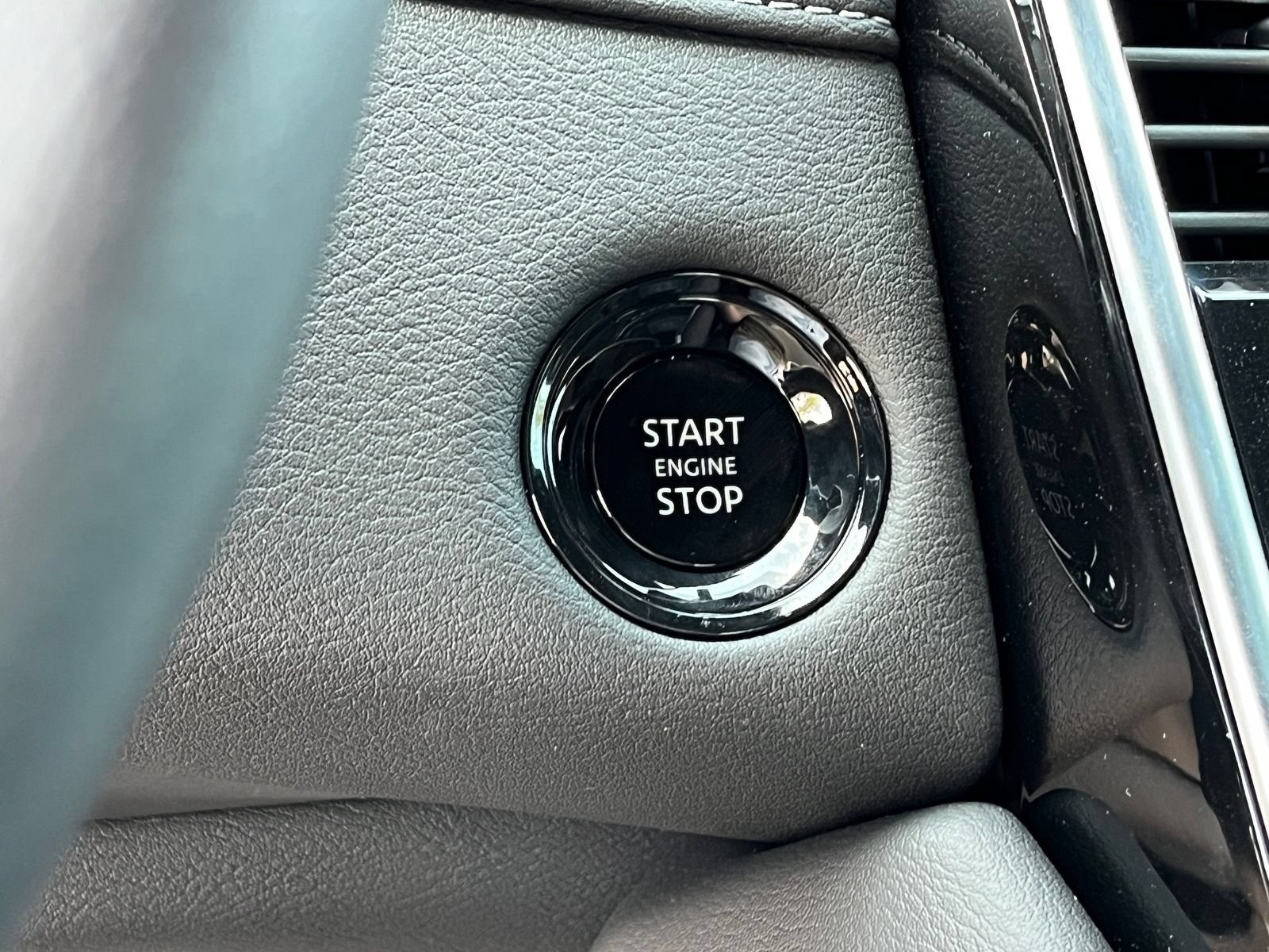 New 2026 Nissan Armada SL w/ Captain's Chari Seat Package AWD/4WD image 22