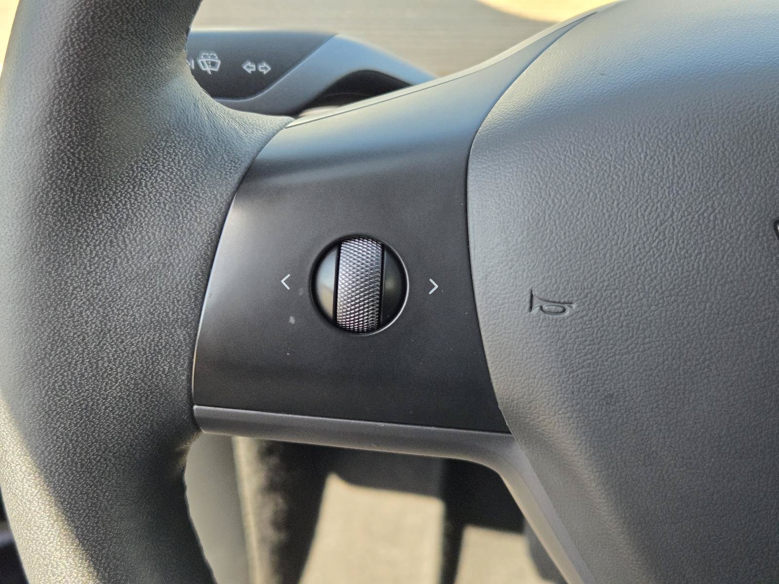 Used 2023 Tesla Model Y 2WD image 14