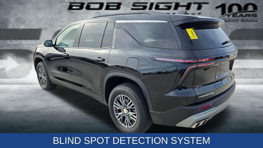 Used 2025 Chevrolet Traverse LT image 4