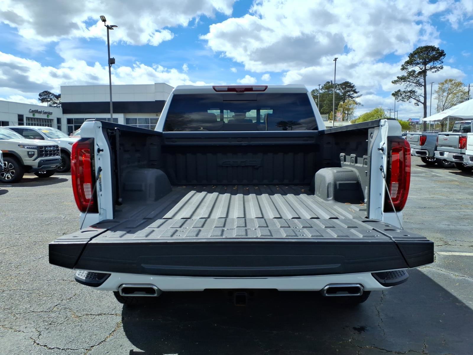 Used 2023 GMC Sierra 1500 AT4 w/ Technology Package image 7