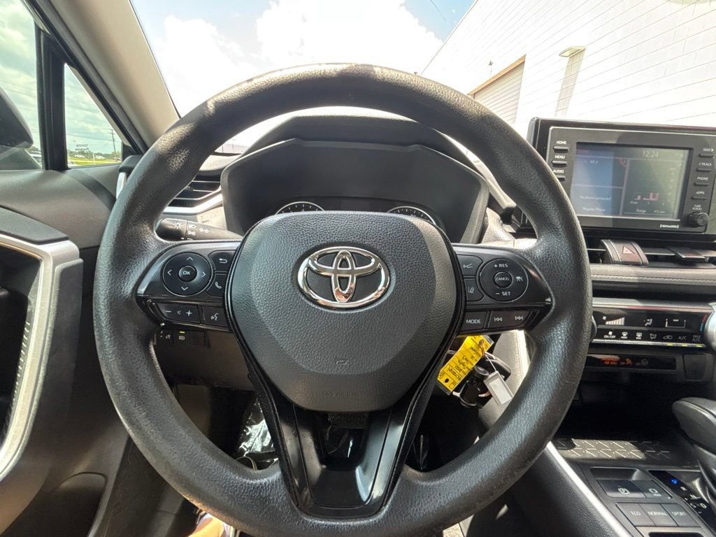 Used 2021 Toyota RAV4 LE FWD image 16