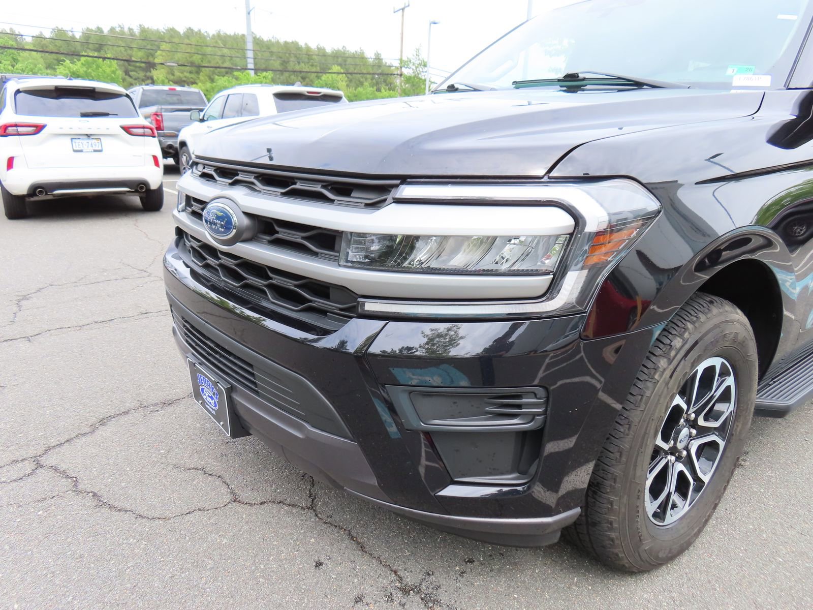 Used 2024 Ford Expedition XLT AWD/4WD image 9