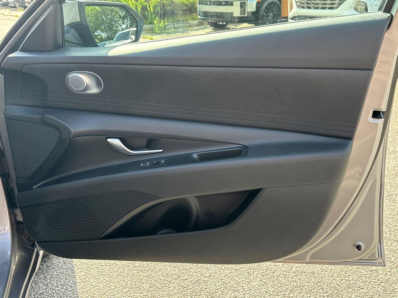 New 2025 Hyundai Elantra SE image 12