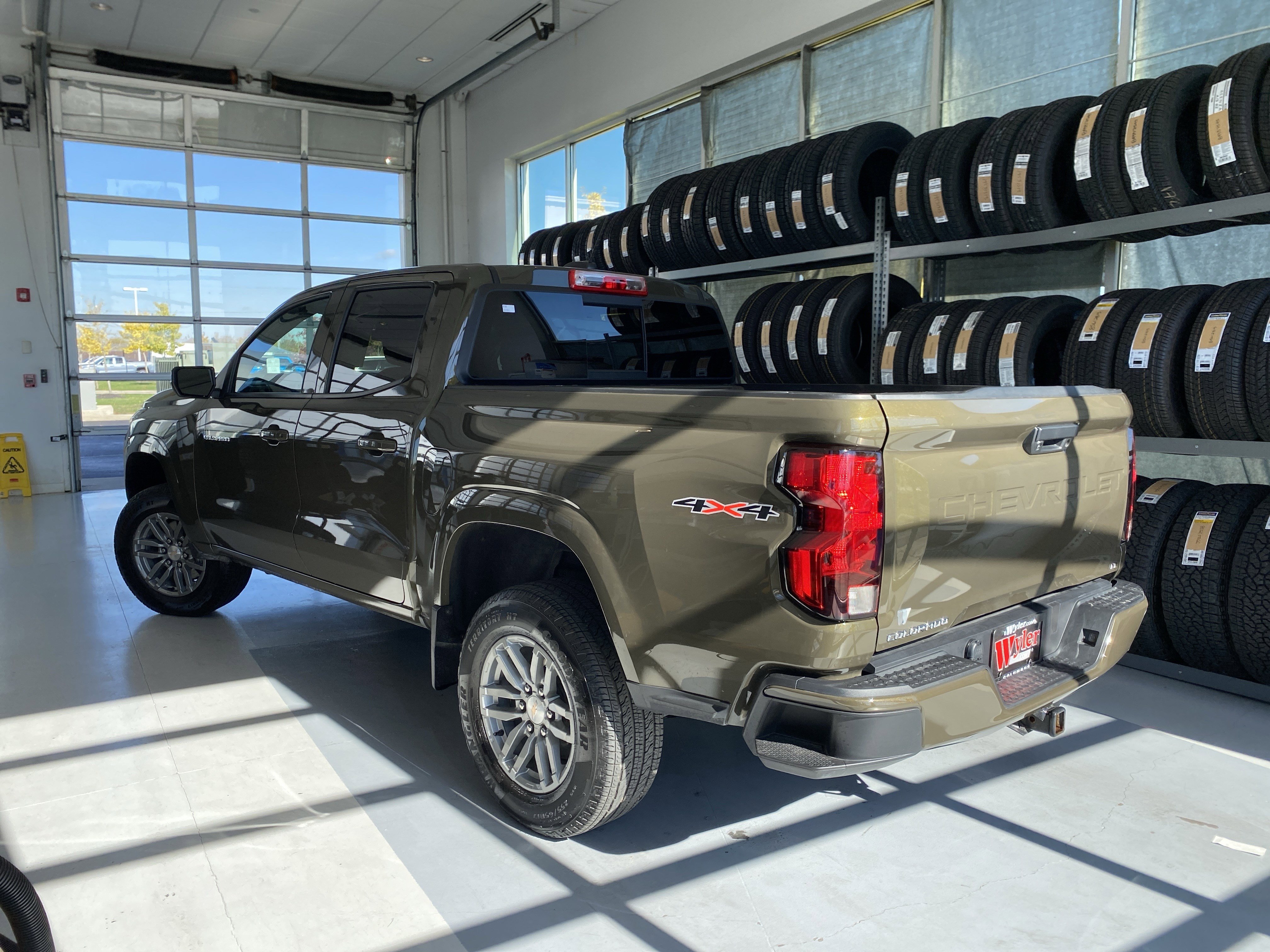 Used 2024 Chevrolet Colorado LT w/ LT Convenience Package image 3
