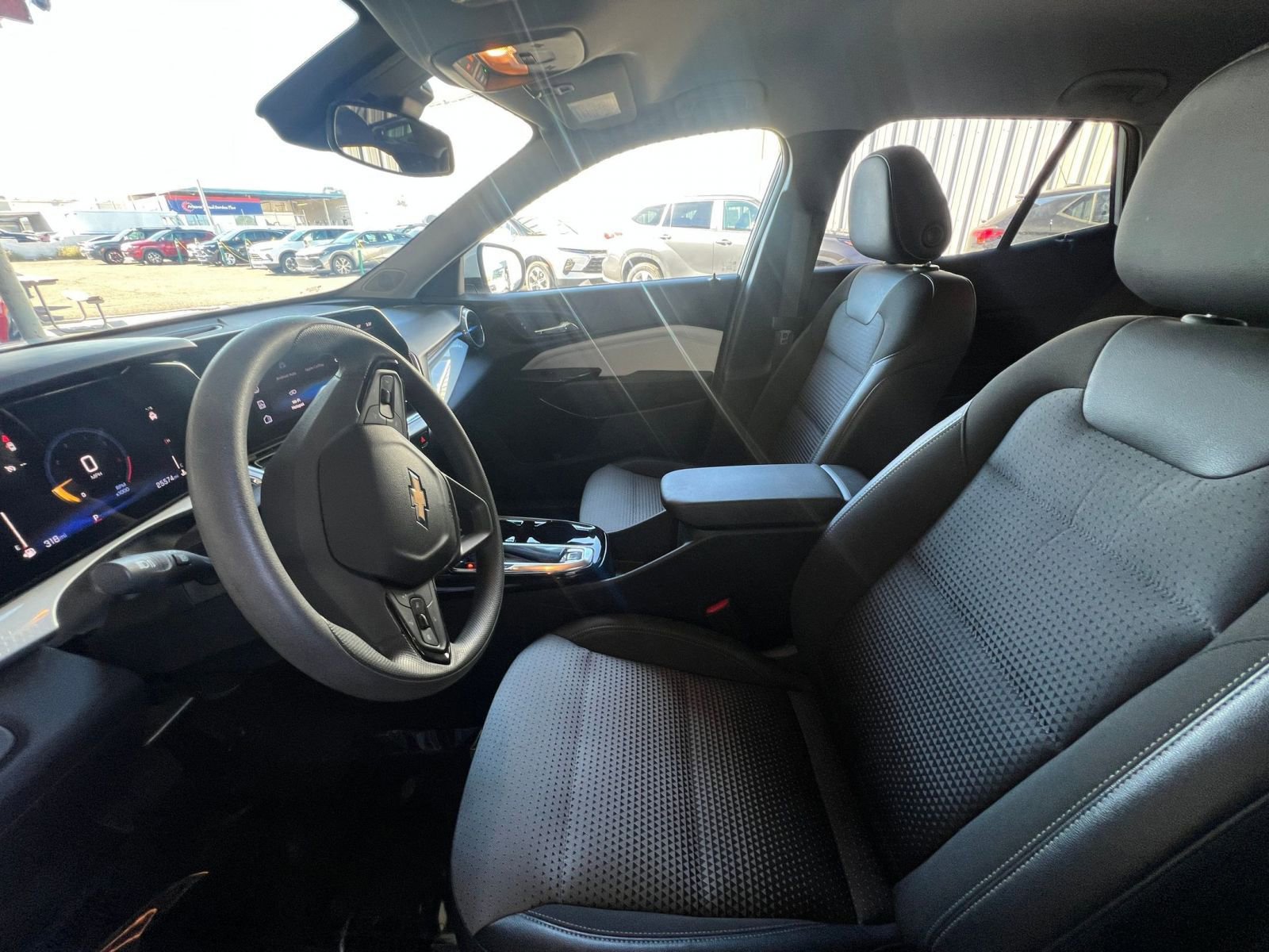 Used 2025 Chevrolet Trax LT FWD image 27