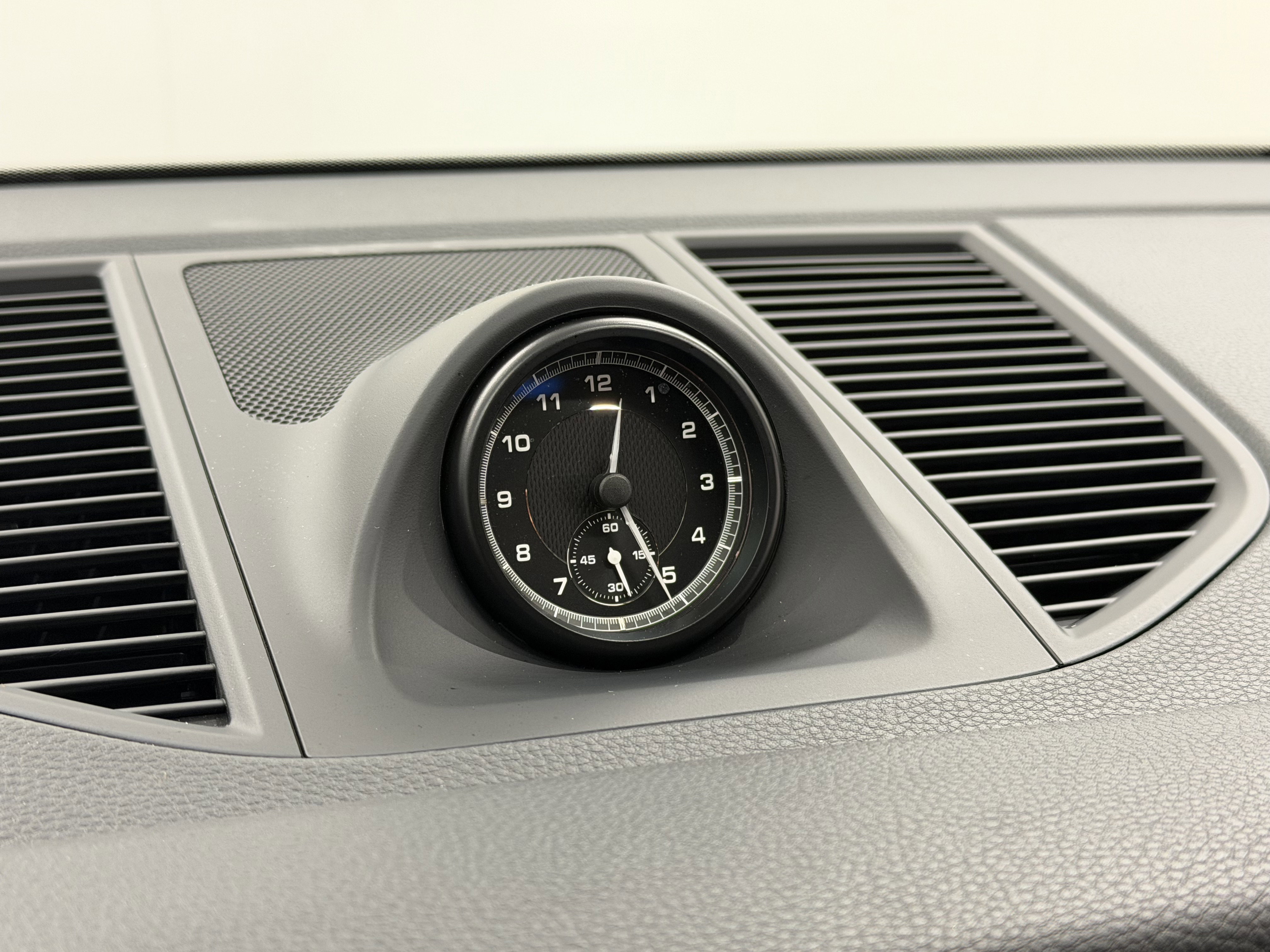 Certified 2025 Porsche Macan image 51