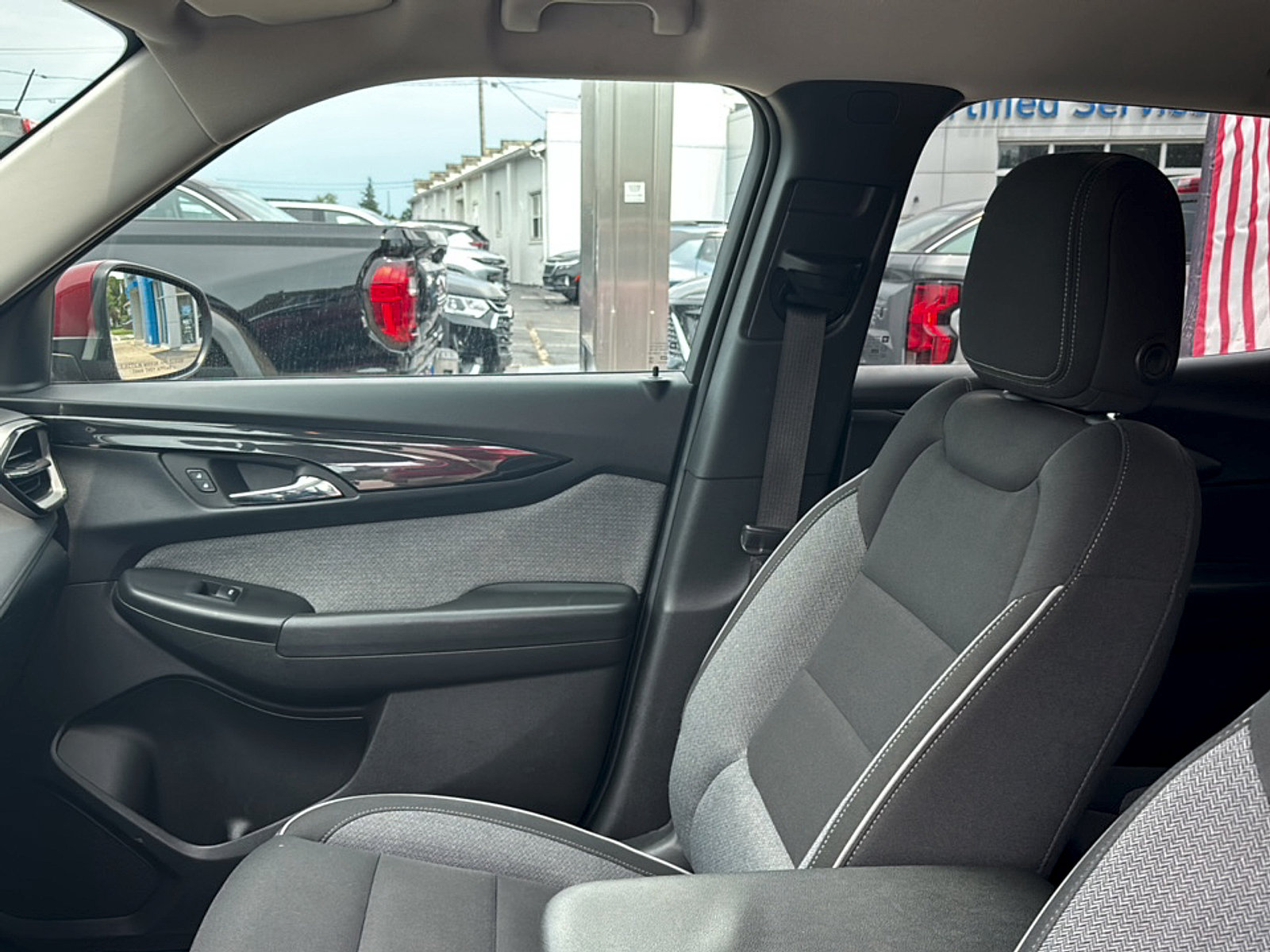 Used 2025 Chevrolet TrailBlazer LT FWD image 7