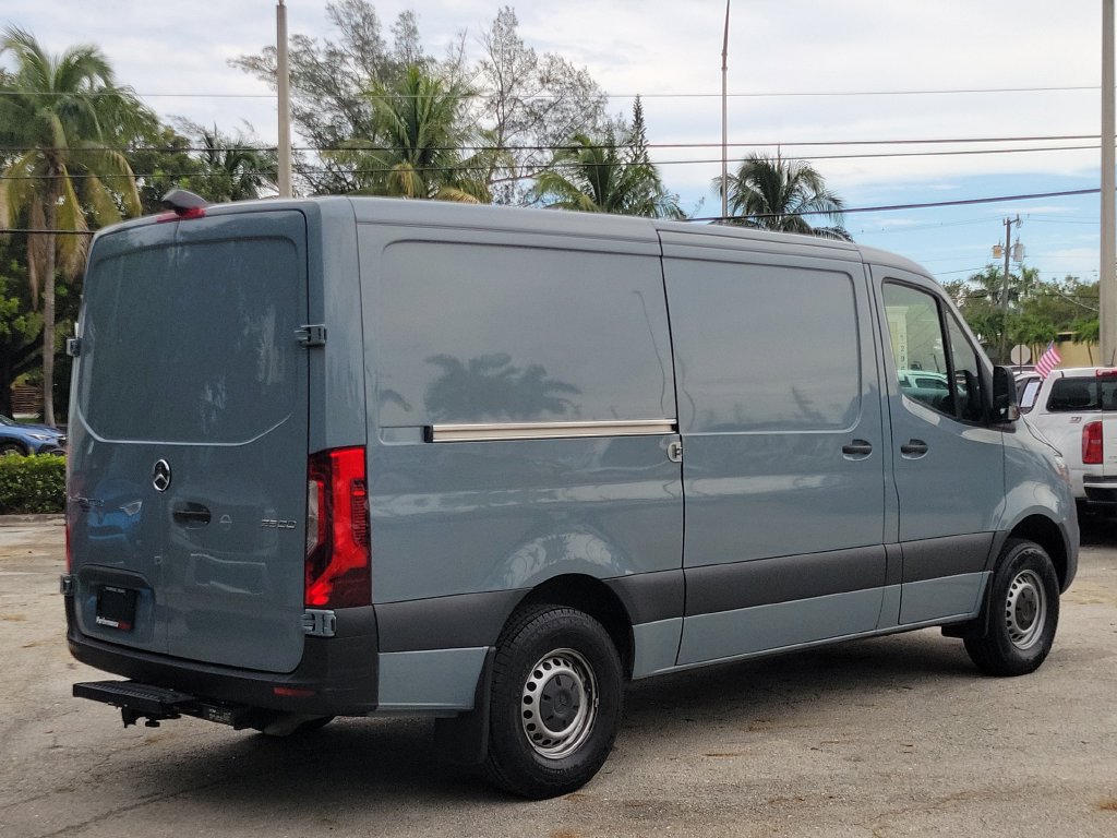 Used 2023 Mercedes-Benz Sprinter 2500 image 7