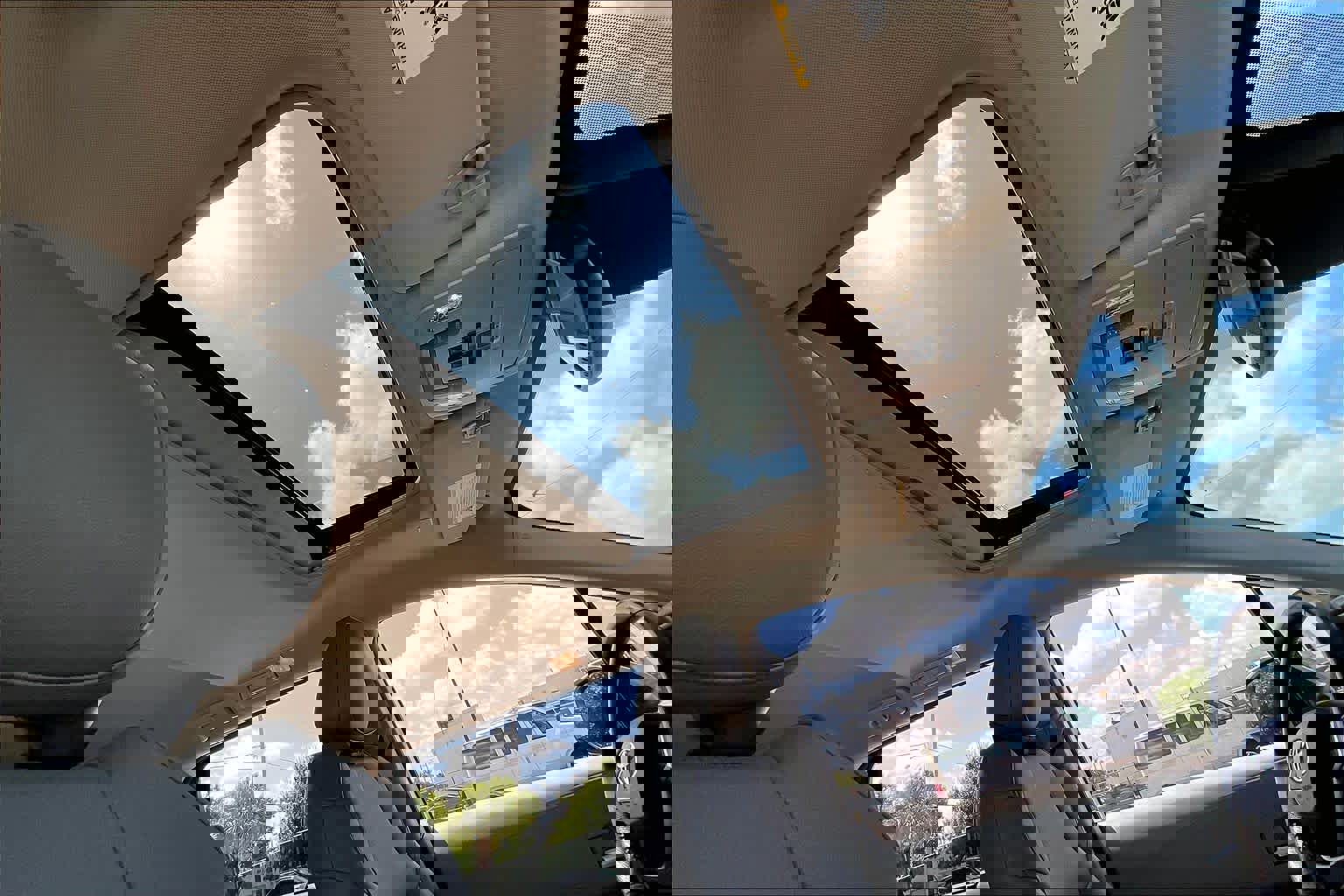 Used 2024 Toyota Sienna XLE FWD image 28