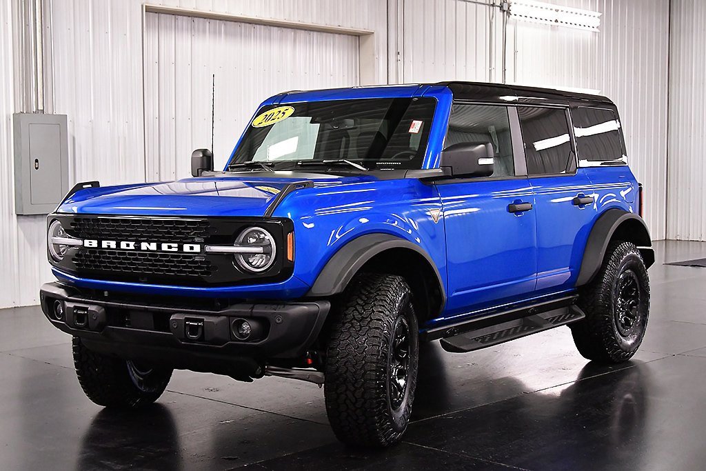 Used 2025 Ford Bronco Badlands image 4