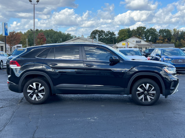 Used 2023 Volkswagen Atlas Cross Sport SE AWD/4WD image 25