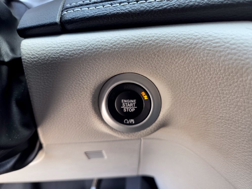 Used 2022 Chrysler Pacifica Touring-L AWD/4WD image 28