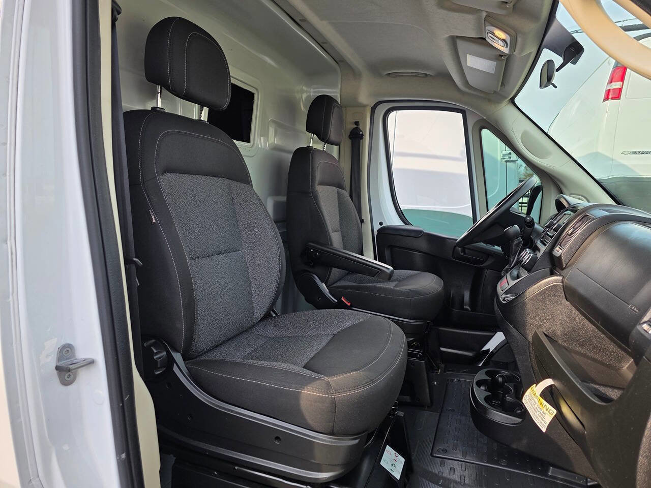 Used 2020 RAM ProMaster 2500 w/ Premium Appearance Group image 9