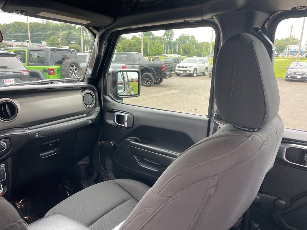 Used 2021 Jeep Gladiator Sport w/ Trailer Tow Package AWD/4WD image 21