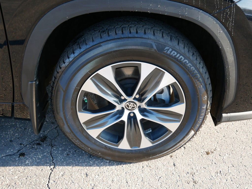 Used 2021 Toyota Highlander XLE image 8