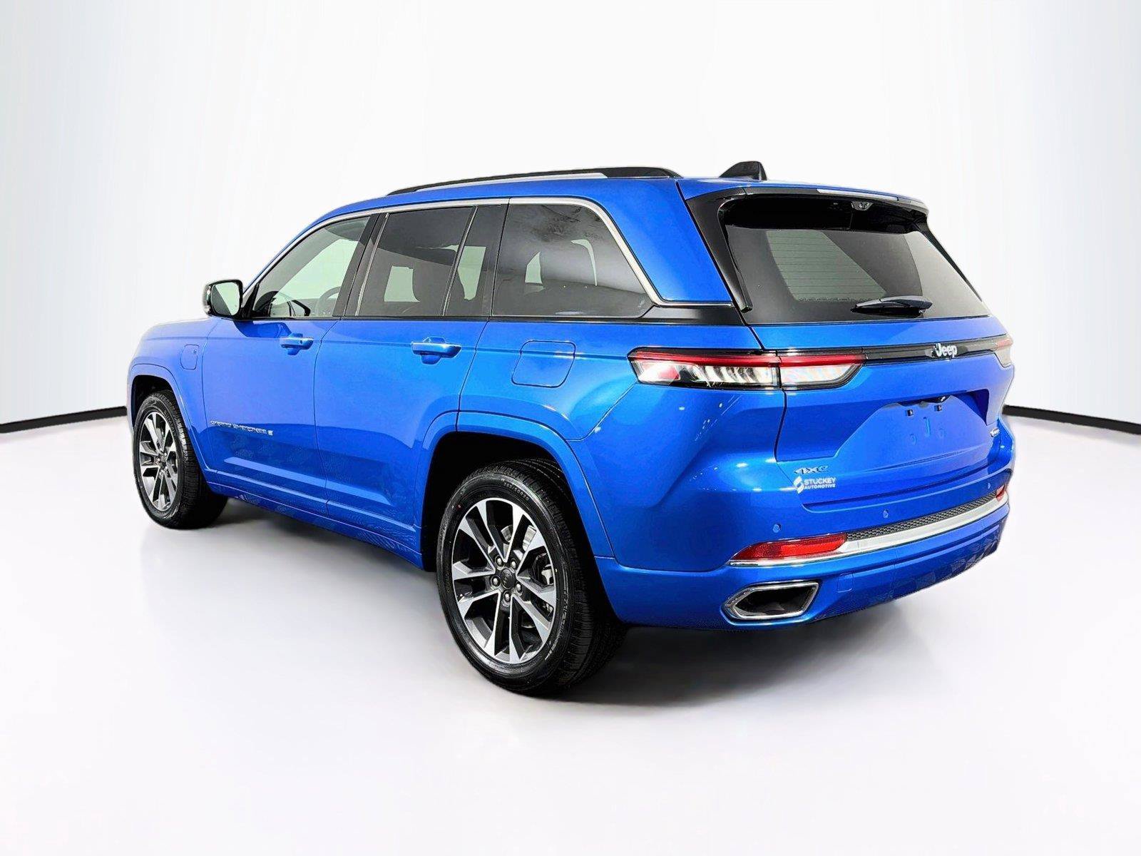 Used 2022 Jeep Grand Cherokee Overland w/ Advanced Protech Group III AWD/4WD image 9