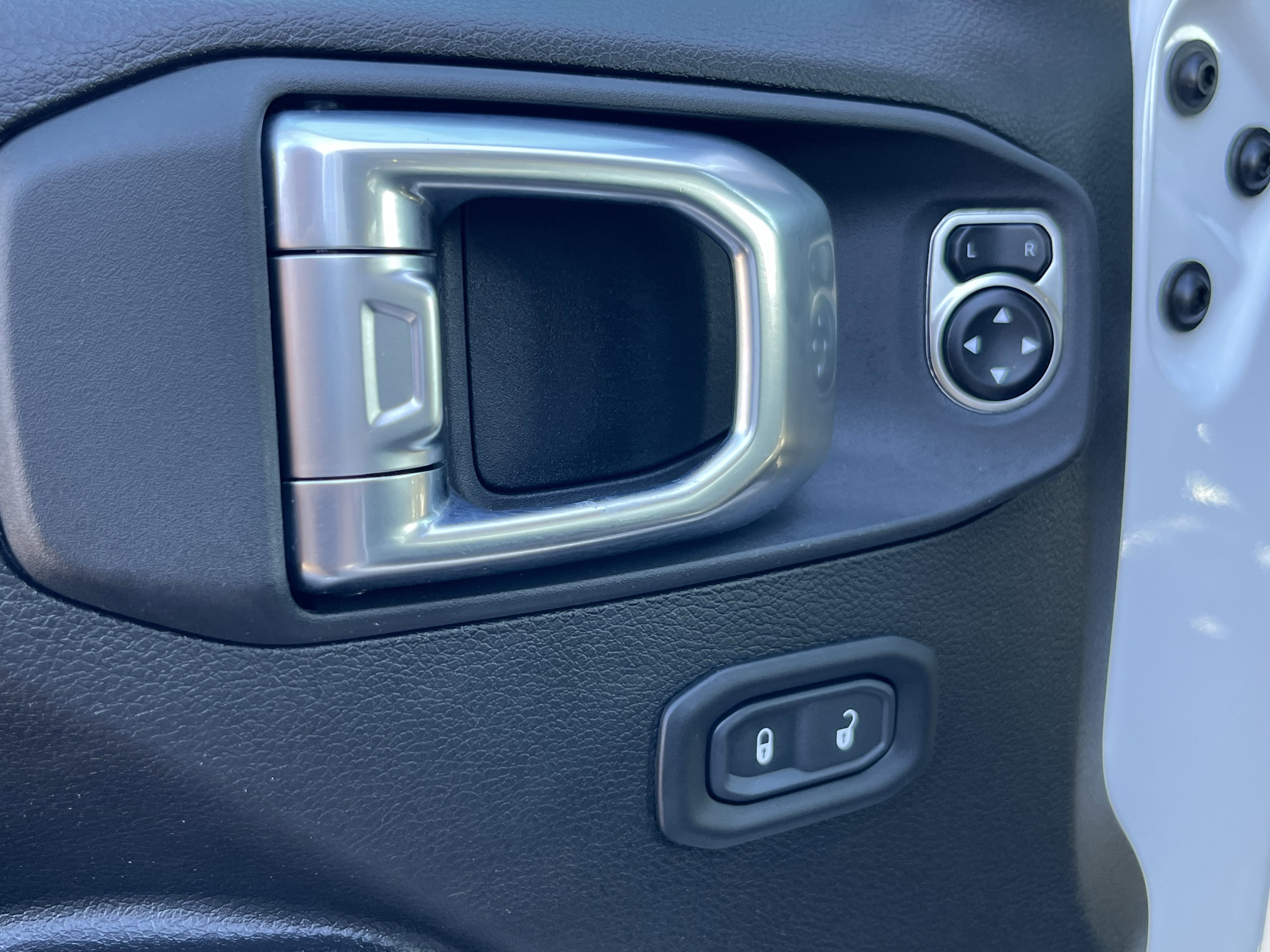 Used 2024 Jeep Wrangler Unlimited w/ Convenience Group image 19