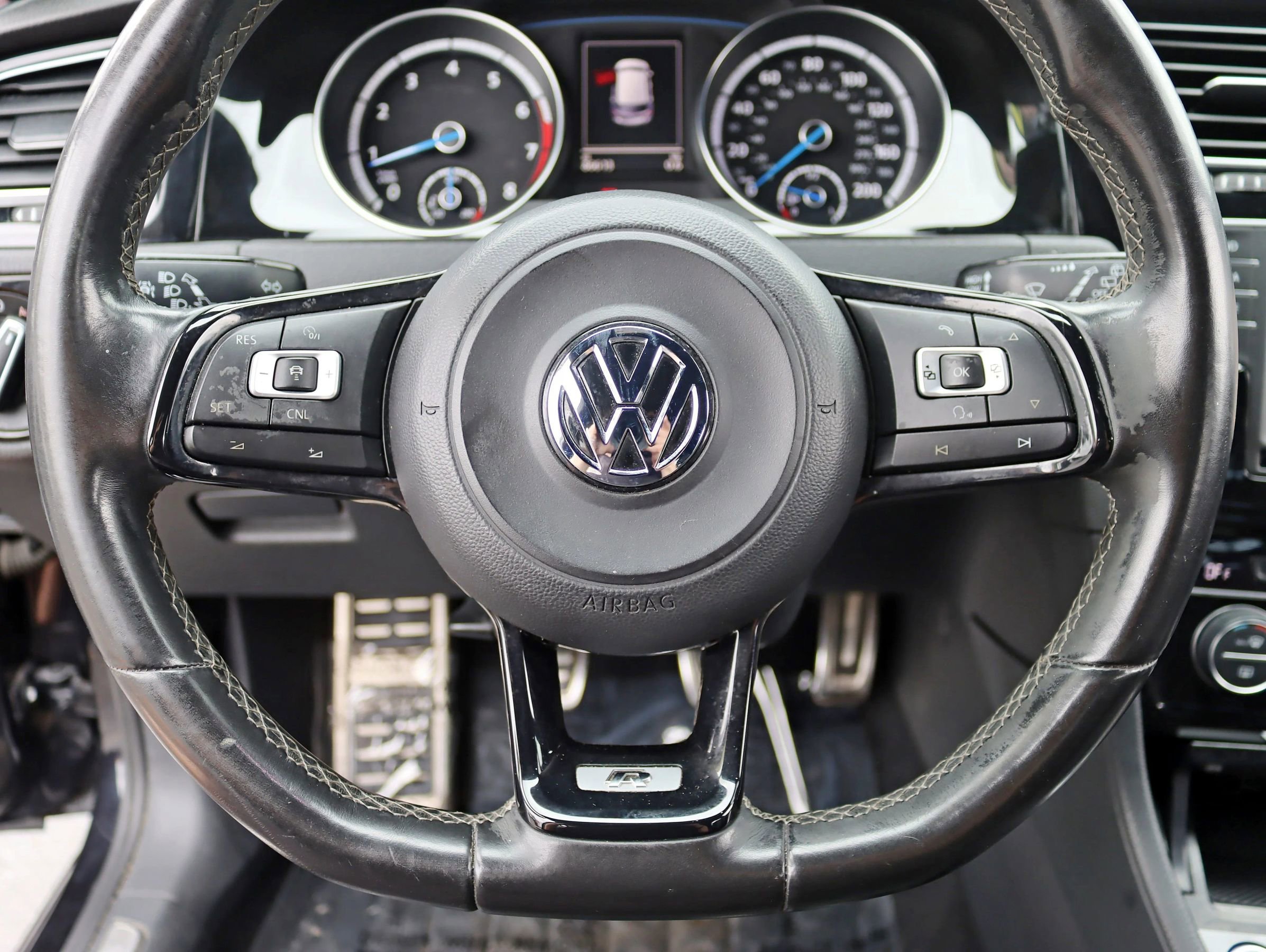Used 2016 Volkswagen Golf R 4-Door w/ Driver Assistance Package AWD/4WD image 17
