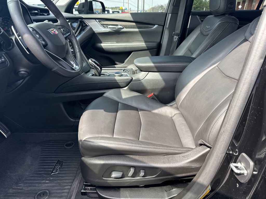 Used 2022 Cadillac XT6 Sport w/ Technology Package image 10