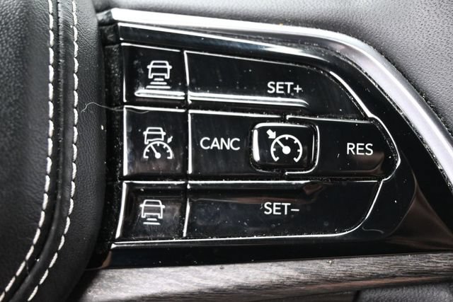 Used 2023 Jeep Grand Cherokee Overland AWD/4WD image 32