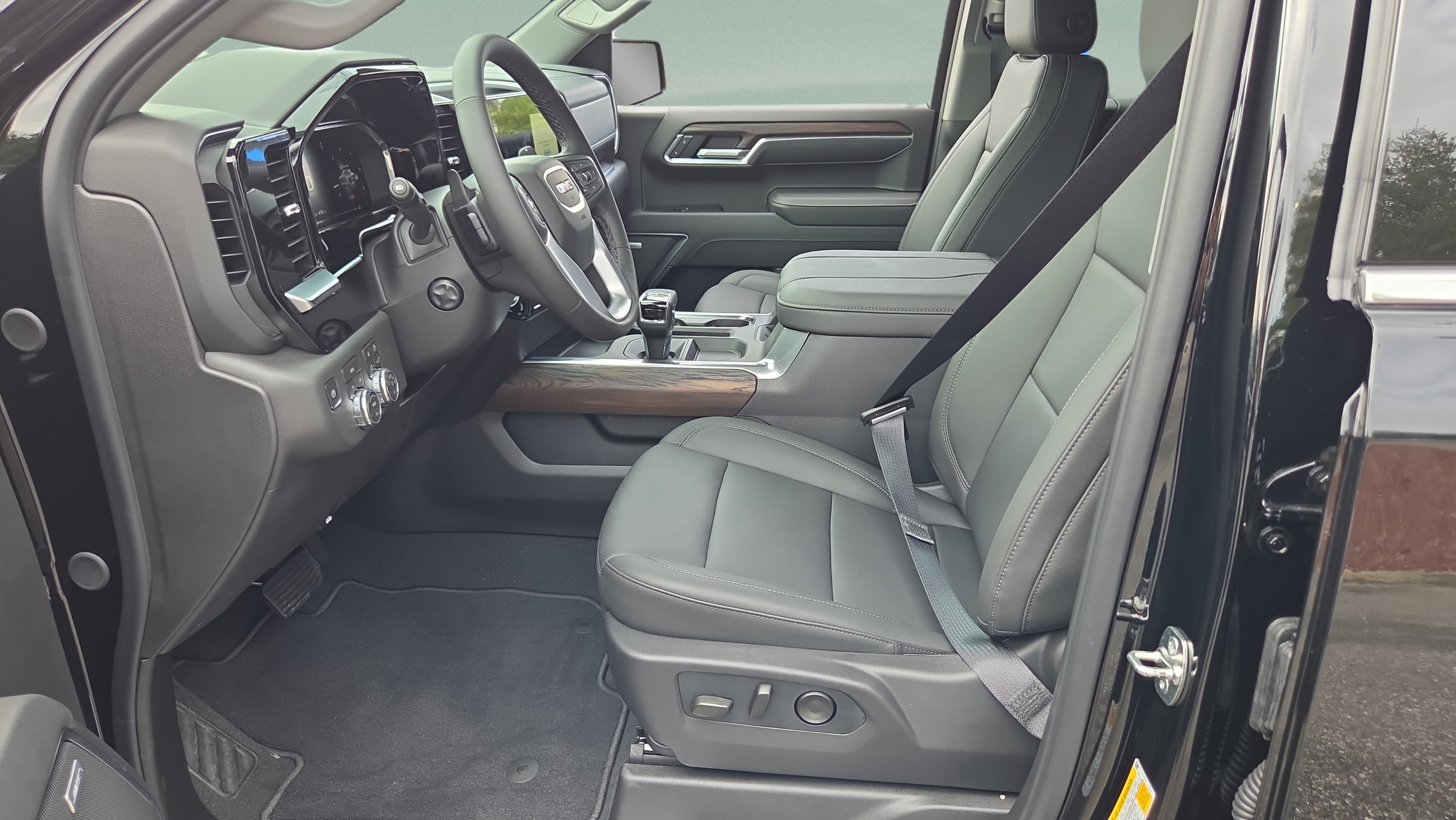 New 2026 GMC Sierra 1500 SLT w/ SLT Premium Plus Package AWD/4WD image 11