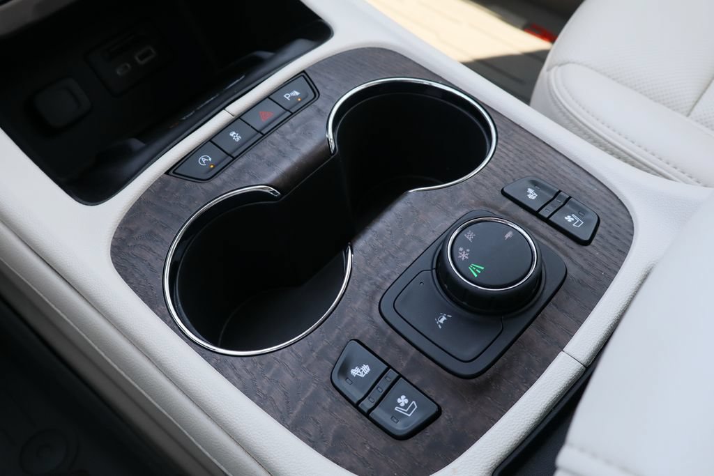 Certified 2023 GMC Acadia Denali w/ Denali Ultimate Package FWD image 19